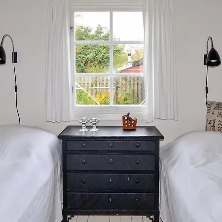 بيت للعطل Two-bedroom Holiday In *
