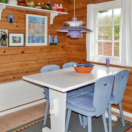 بيت للعطل Two-bedroom Holiday In *